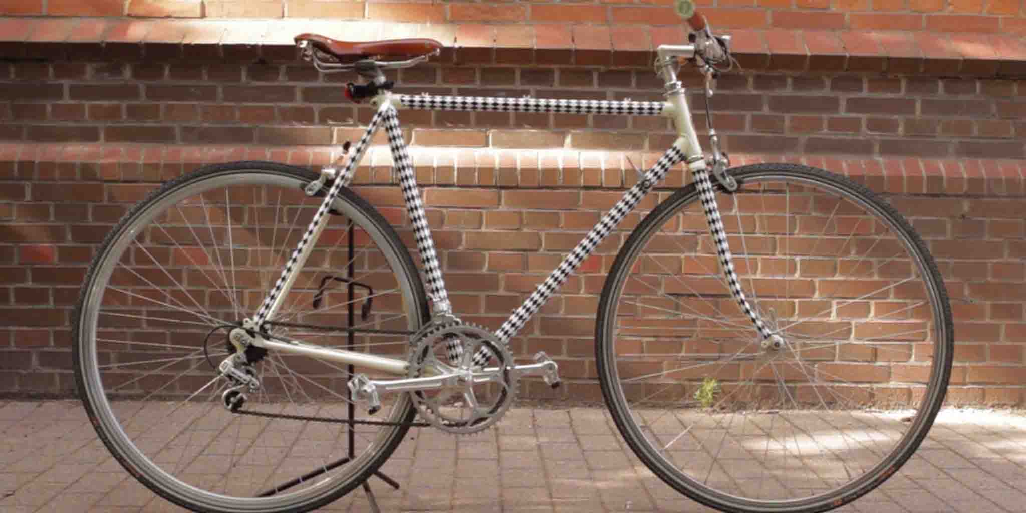 Fahrradfolie, upcycling, Fahrradprojekt, Pimp my bike, Koga Miyata, schwarz, weiss, Rauten