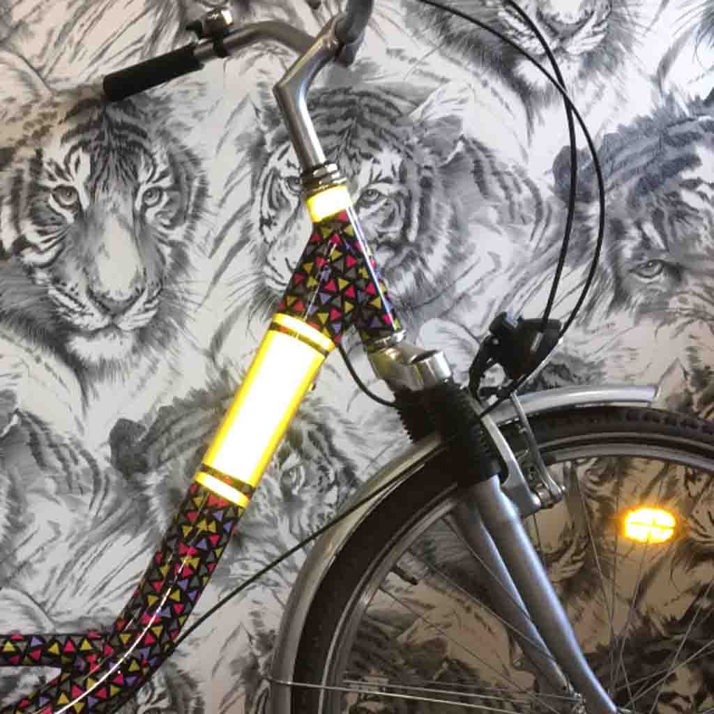 fahrradfolie-confetti-dreiecke-reflex-folie-gelb-tiger-tapete