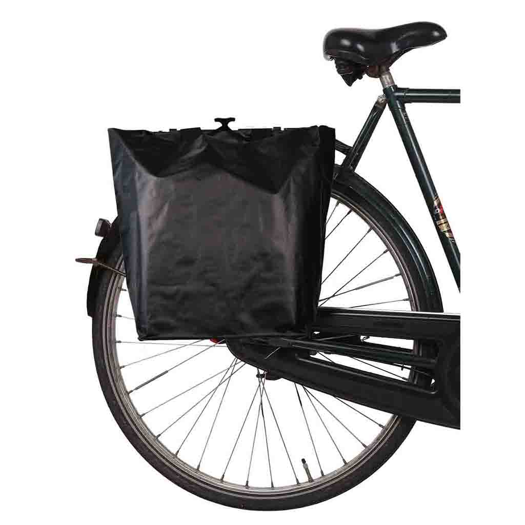 COBAG Bikezac 2.1 montiert an einem City-Bike während eines Einkaufs.