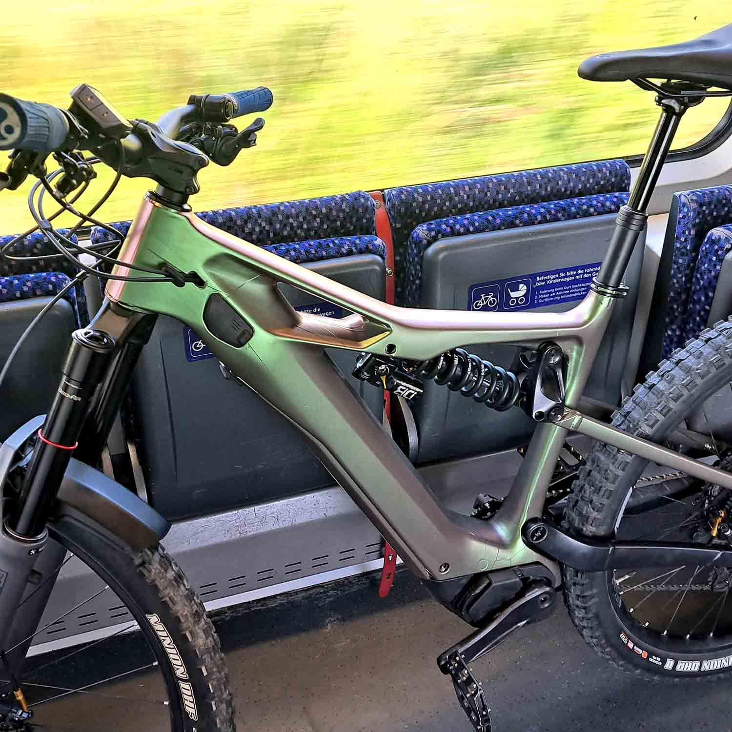 mooxibike-fahrradfolie-dancing-dragon-green-gruen-metallic-mtb-uni