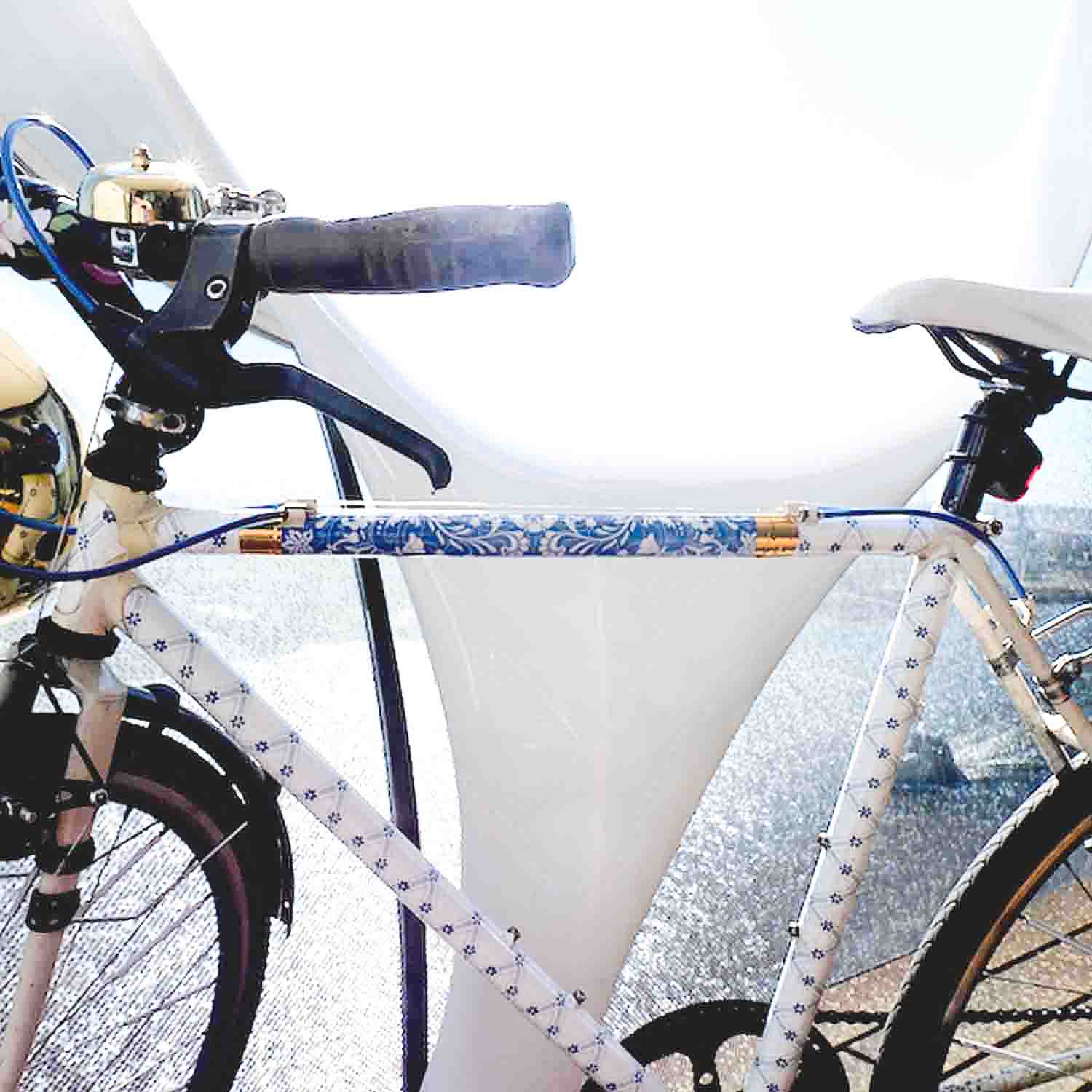 mooxibike-fahrradfolie-delft-light-blumen-design-holland-blau-rennrad-elphi-hamburg