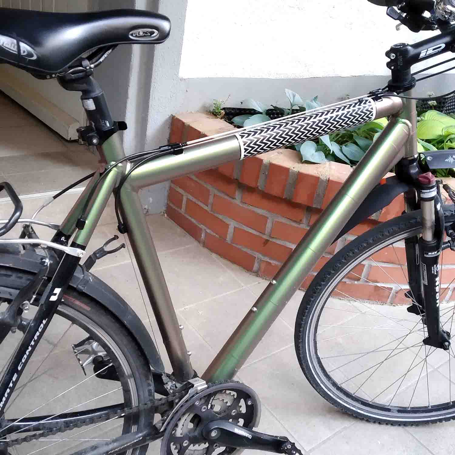 mooxibike-fahrradfolie-dancing-dragon-green-gruen-metallic-herrenrad