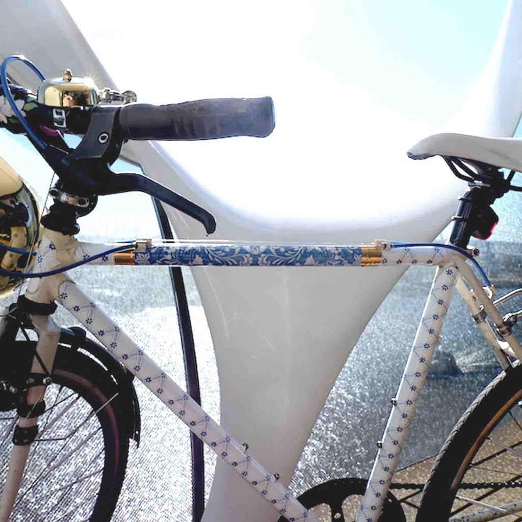 mooxibike-fahrradfolie-delft-light-blumen-design-holland-blau-rennrad-elphi-hamburg
