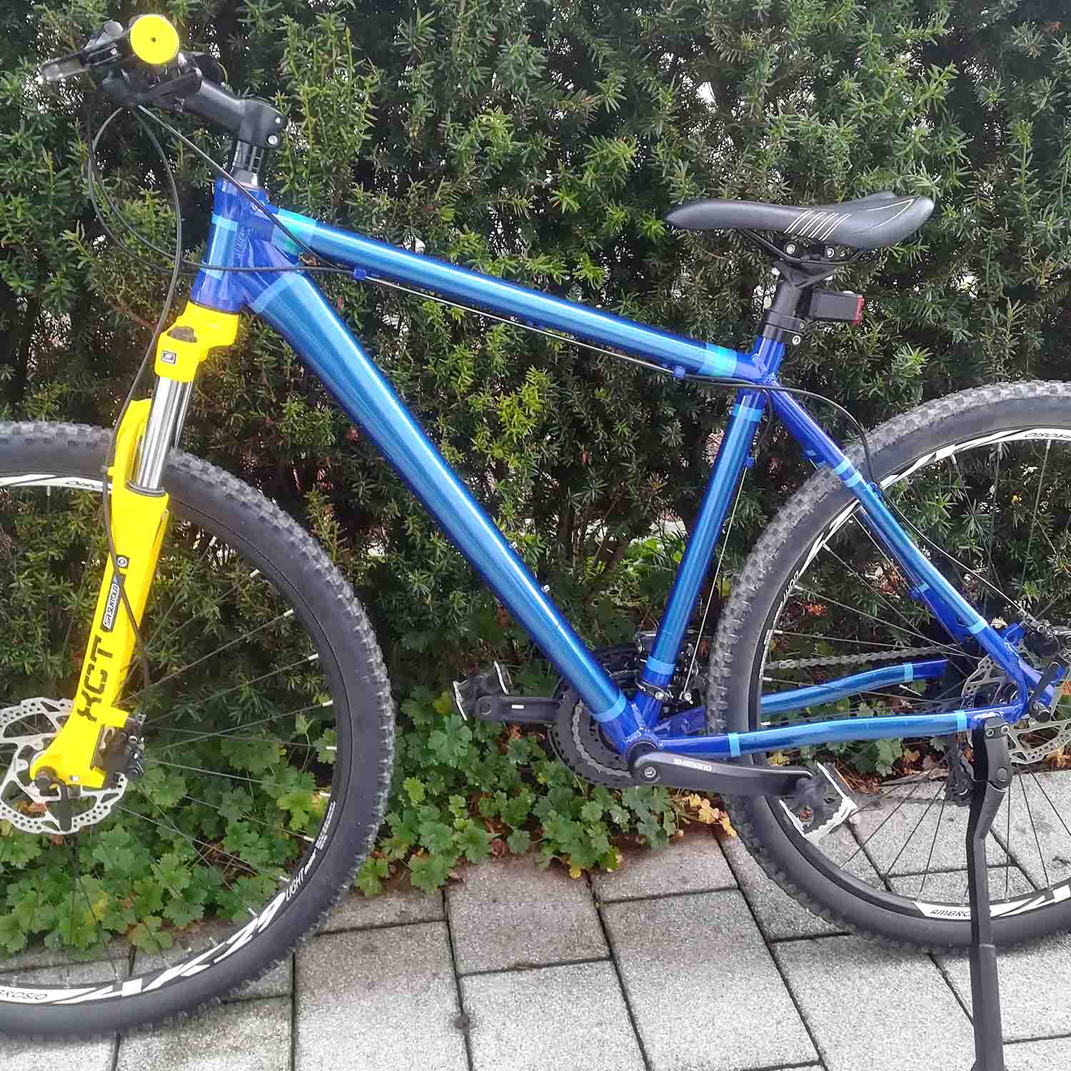 Analyzing image    mooxibike-fahrradfolie-glossy-midnight-blue-blau-metallic-dunkel-mitternacht-uni-07-gahrrad-gravel