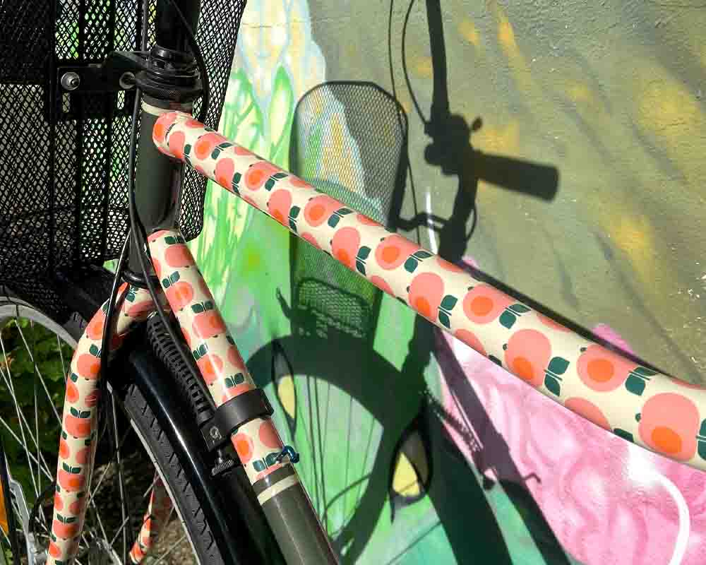 mooxibike-fahrradfolie-bonnie-buttermilk-apfel-muster-rosa-pink-gruen