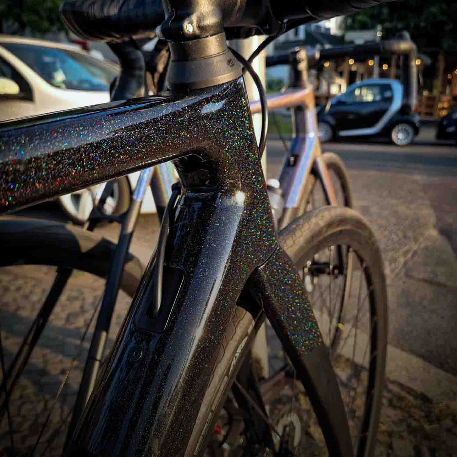 mooxibike-fahrradfolie-galaxy-schwarz-fahrrad-strasse