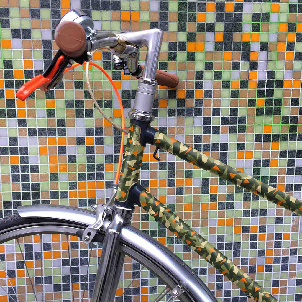 mooxibike-fahrradfolie-camouflage-dreiecke-gruen-mosaikwand-citybike