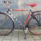 mooxibike-fahrradfolie-panel-knallrot-cherry-red-romantisch-farbig-reflex-schwarz-weiss-sattel-rot